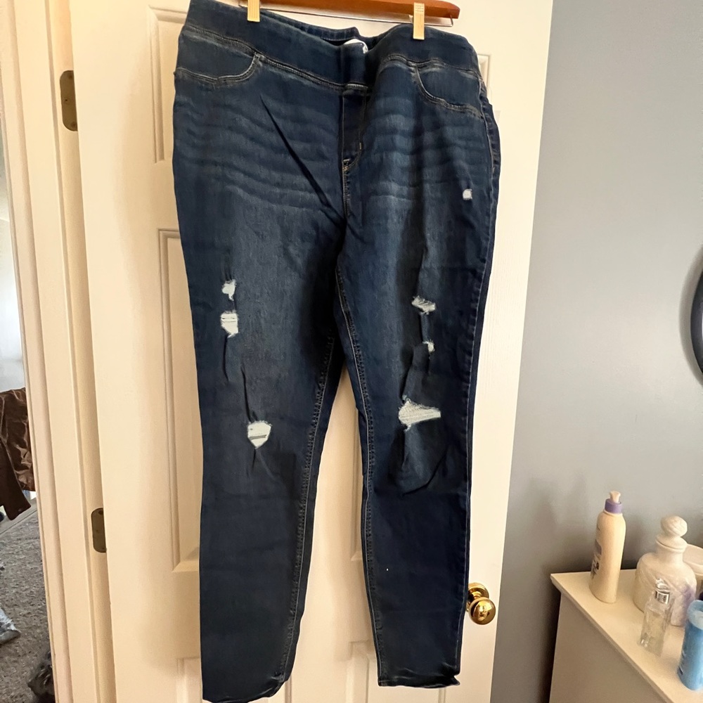 Old Navy Size 18 Tall Distressed Jeggings NWT